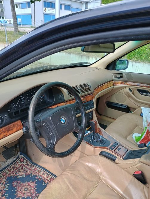 BMW e 39,  mit M-Paket, JG. 1997, tiefergelegt und verbreitert im Fzg.Ausweis eigetragen