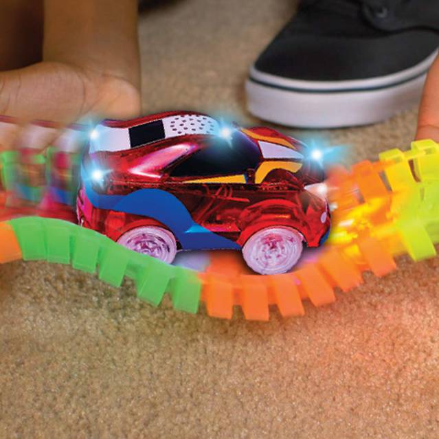 Magic Tracks RC Racer Mega Set inkl. 2 Autos LED Rennbahn Leuchtet im Dunkeln Kinder Kinderzimmer Spielzeug Neuheit Weihnachten Geschenk