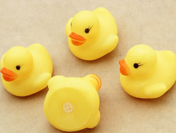 12x Quietsche Bade Ente Badeente Quietscheente Gummiente Entchen Kinder Baby Spielzeug Bad