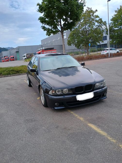 BMW e 39,  mit M-Paket, JG. 1997, tiefergelegt und verbreitert im Fzg.Ausweis eigetragen