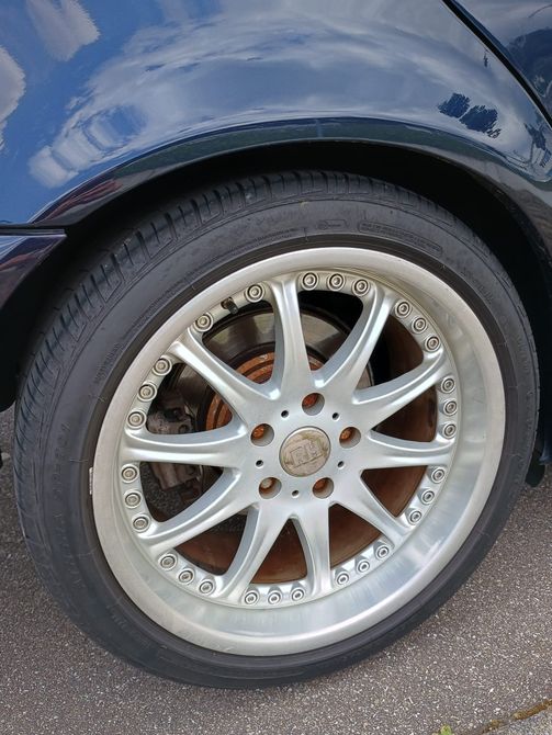 BMW e 39,  mit M-Paket, JG. 1997, tiefergelegt und verbreitert im Fzg.Ausweis eigetragen